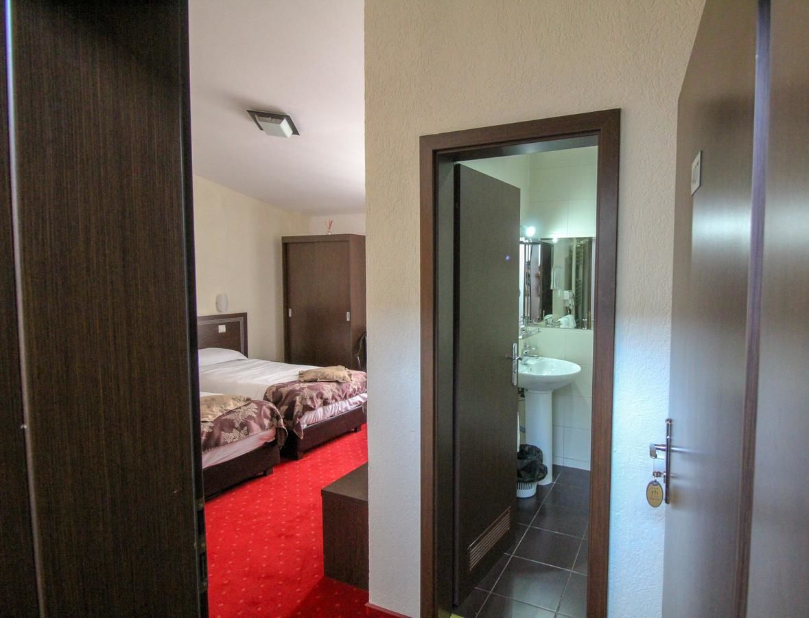 Отель Hotel Razvan Бухарест