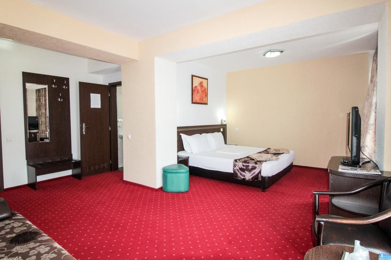 Отель Hotel Razvan Бухарест-44